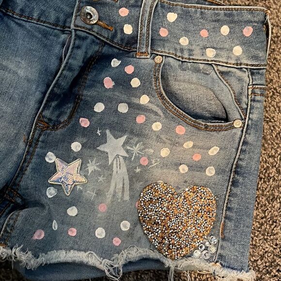 Size 25 Celebrity Pink Hand Painted Upcycled Light Denim Jean Shorts - Picture 3 of 5